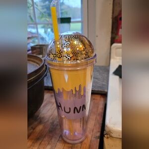 Disney Winnie The Pooh Hunny Pot Confetti Carnival Cup.